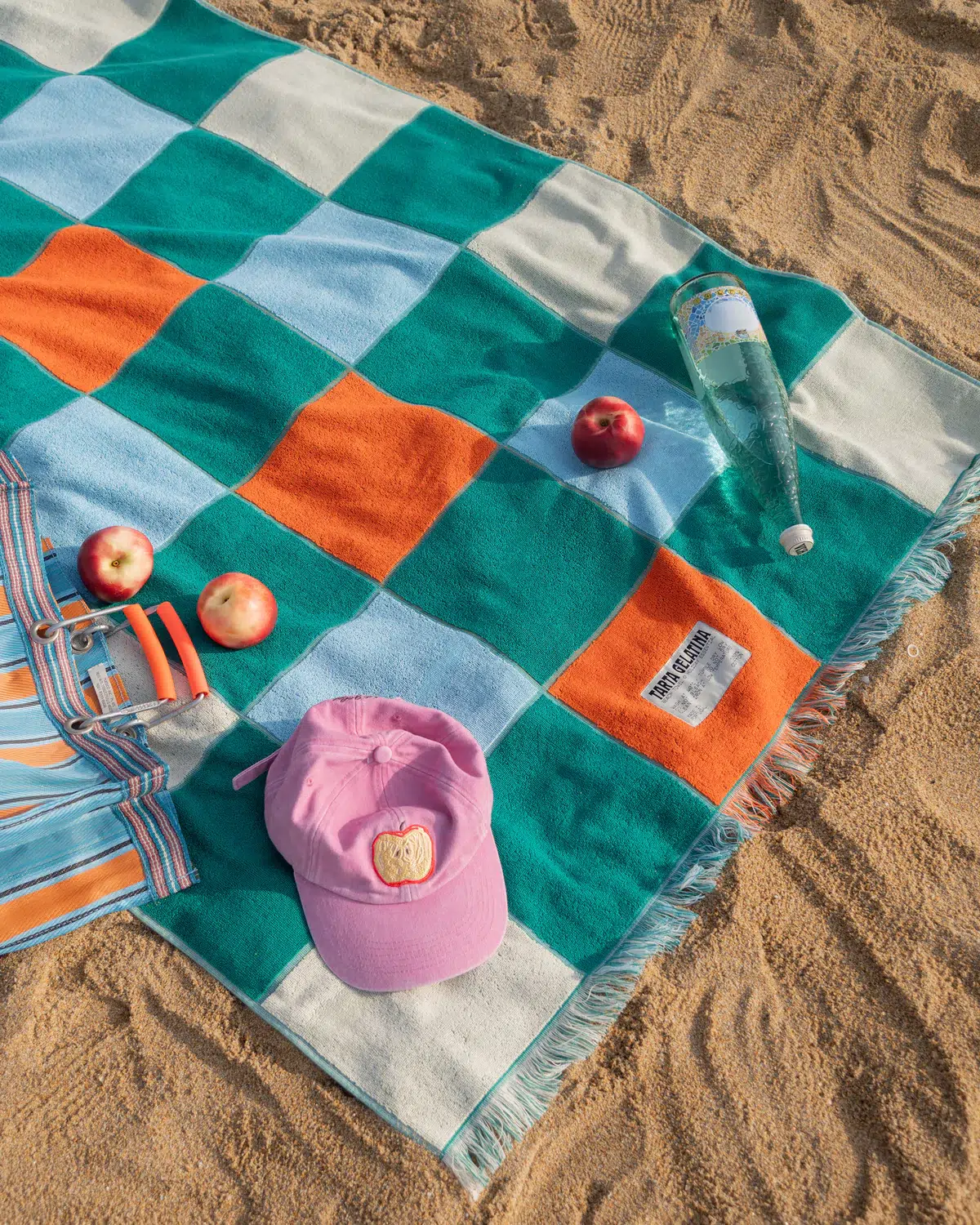 Pepino-Beach-Towel-TARTA-GELATINA-01.jpg